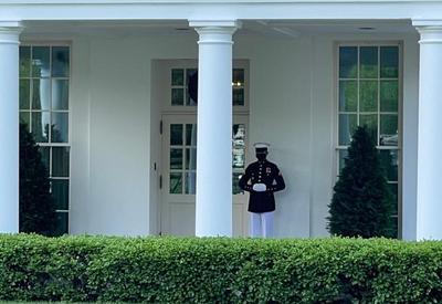 Casa Branca mantém orientação do uso da máscara no complexo