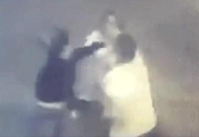 Casal é agredido por homem armado após briga por carro estacionado