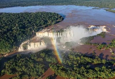 Cataratas do Iguaçu atingem recorde de vazão e passarelas são interditadas