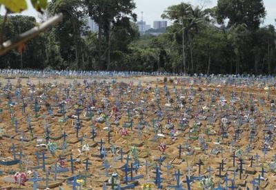 Brasil se aproxima das 420 mil mortes por covid