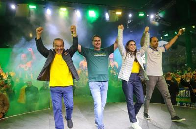PL lança Carlos Bolsonaro e Carol De Toni ao Senado em SC