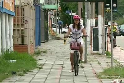 Ciclistas que pedalarem na calçada serão multados a partir de abril