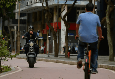 Rio de Janeiro cria novas regras para ciclomotores: exigência de placa, CNH e proibição nas ciclovias