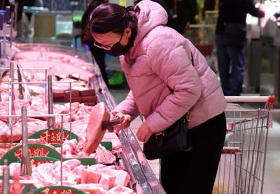Cidade chinesa suspende importação de carne congelada e frutos do mar