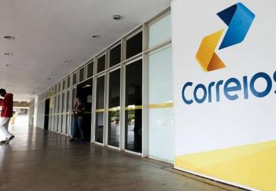"Cinco empresas estão interessadas nos Correios", anuncia Fábio Faria