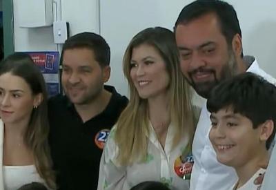 Cláudio Castro (PL) vota acompanhado da família na Barra da Tijuca, no Rio