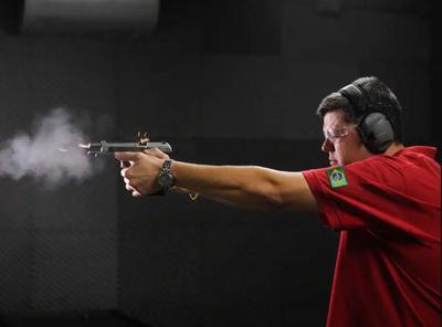 Câmara reduz exigência para posse de armas e permite clubes de tiro a menos de 1 km de escolas