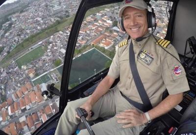Comandante Hamilton vai a Porto Seguro gravar projeto e conhece festival estudantil que movimenta R$ 110 milhões em julho