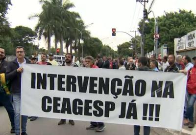 Comerciantes da CEAGESP protestam contra aumento do aluguel após chuva