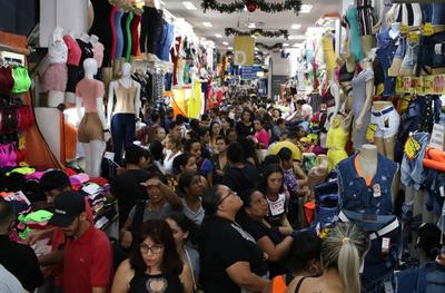 Pirataria movimenta R$ 500 bilhões no Brasil e fortalece crime organizado, aponta estudo