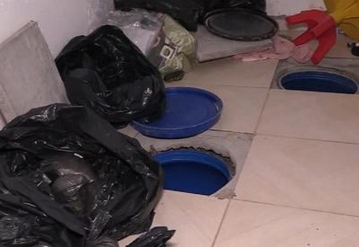 SP: com sacos de cocaína no piso de casa, traficante é preso
