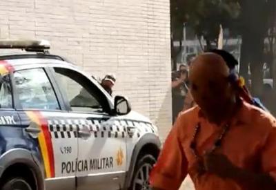Policiais e indígenas entram em conflito na Esplanada dos Ministérios