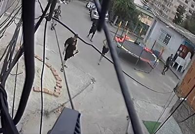 Imagens exclusivas mostram confronto entre traficantes em favela do Rio de Janeiro