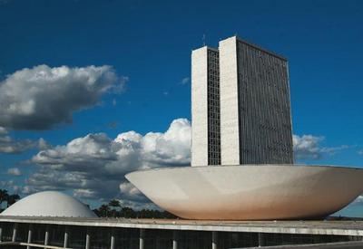 CPMI do 8/1 convoca aliados de Bolsonaro; Senado aprova novo Minha Casa Minha Vida