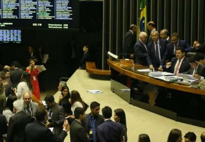 Congresso derruba veto de Bolsonaro que limitava fundo eleitoral