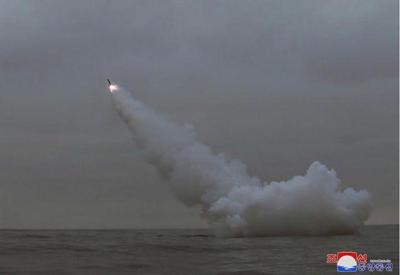 Coreia do Norte atinge alvos com mísseis submarinos a 1,5 mil quilômetros