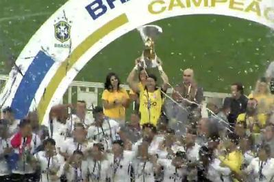 Corinthians levanta a taça de campeão em Itaquera