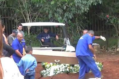 Corpo de taxista esfaqueado durante assalto é enterrado em São Paulo