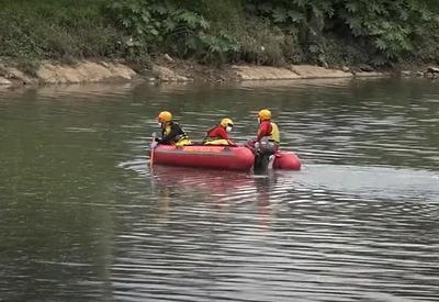 Bombeiros encontram corpo às margens do Rio Pinheiros (SP)