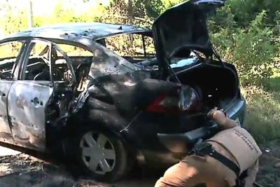 Corpo é encontrado dentro de carro queimado no Paraná