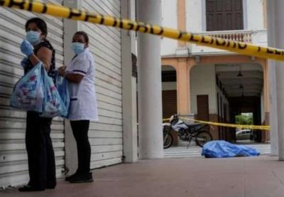 Corpos de vítimas do novo coronavírus são abandonados nas ruas do Equador