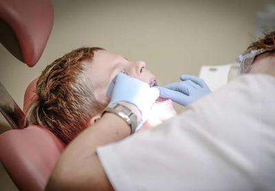 Covid-19: estudo mostra ineficácia de jalecos geralmente usados por dentistas