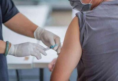 Covid-19: vacina começa a ser testada na Inglaterra