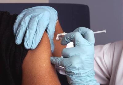 Covid-19: vacinas da Pfizer e Sinovac finalizarão testes até o próximo mês