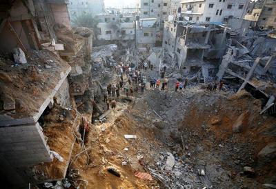 Guerra entre Israel e Hamas completa um mês com 70% da população de Gaza deslocada