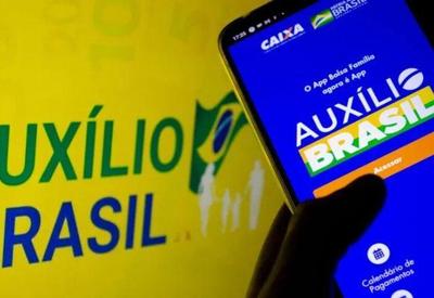 Governo inclui quase 500 mil famílias no Auxílio Brasil de outubro