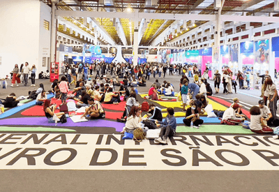 Bienal do Livro de São Paulo atrai milhares de visitantes com promoções e presença de famosos