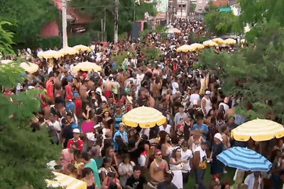 Cresce o número de celulares roubados em blocos de carnaval em SP 