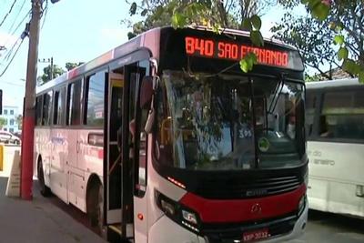 Criminosos sequestram ônibus para fugir da polícia no Rio de Janeiro