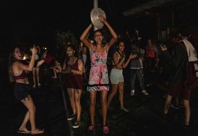 Cubanos protestam por falta de energia elétrica após passagem de furacão