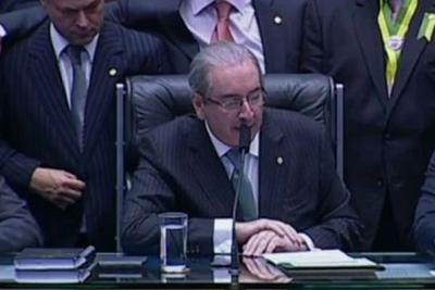 Cunha tenta adiar sessão que pode cassar seu mandato 