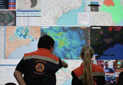 Primeira frente fria do ano traz chuvas intensas e coloca regiões em estado de alerta