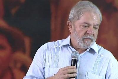 Defesa de Lula entrega o passaporte do ex-presidente à Polícia Federal