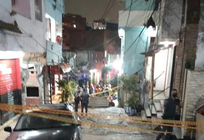 Quatro pessoas são resgatadas após desabamento em comunidade de São Paulo
