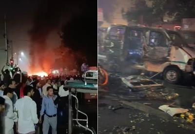 Explosão de carro perto de ponto turístico da Índia deixa 8 mortos; veja vídeo