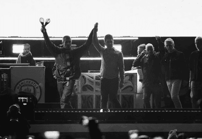 Banda Oasis volta aos palcos após 16 anos com show lotado
