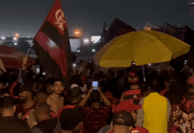AeroFla: torcida do Flamengo faz festa em embarque da equipe para o Mundial 