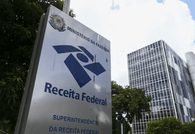 Receita Federal paga nesta sexta-feira (29) restituição do Imposto de renda para quem caiu na malha fina