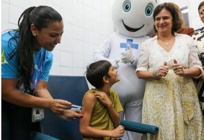Vacina contra a dengue: 'Momento histórico', diz ministra sobre início da imunização