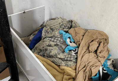 Bebê morre após ser deixado com irmão de 5 anos para mãe ir a baile