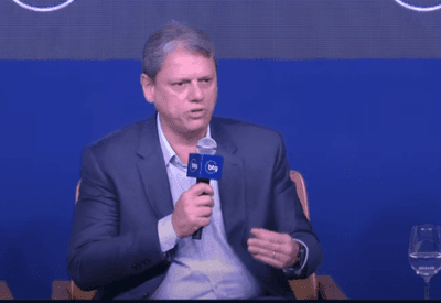 "O Brasil não aguenta mais o Lula", afirma Tarcísio de Freitas em evento agro 