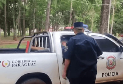 Policiais paraguaios são presos por extorquir brasileiros durante abordagem