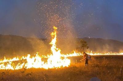 Incêndio na Chapada dos Veadeiros, que já dura quatro dias, queima mais de 10 mil hectares