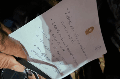 Veja o que estava escrito na "cola" usada por Bolsonaro durante entrevista após indiciamento 