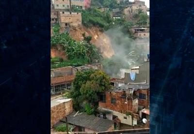 Deslizamento de terra deixa três mortos e quatro desaparecidos em MG