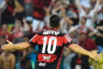 Diego, do Flamengo, sofre lesão no joelho e deve perder fase de grupos da Libertadores